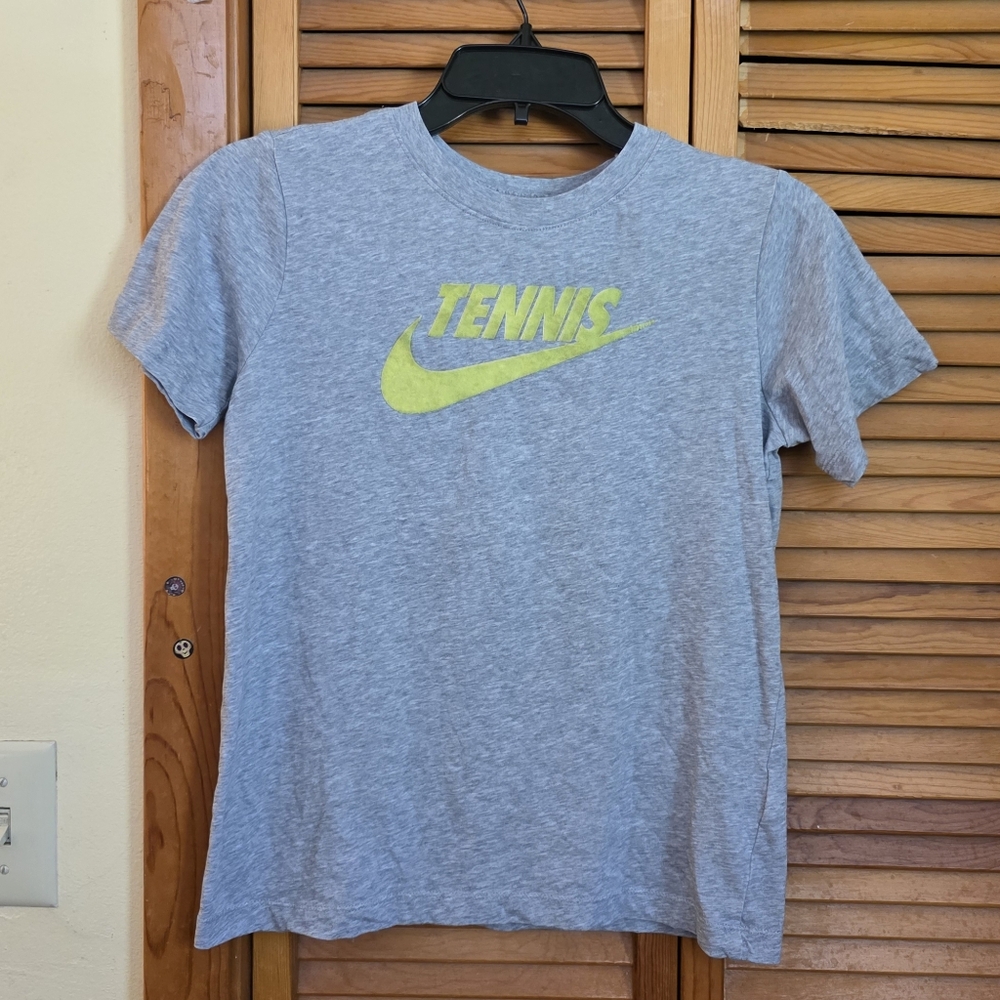EUC Nike Boys Dri-Fit Tee Shirt Size Large